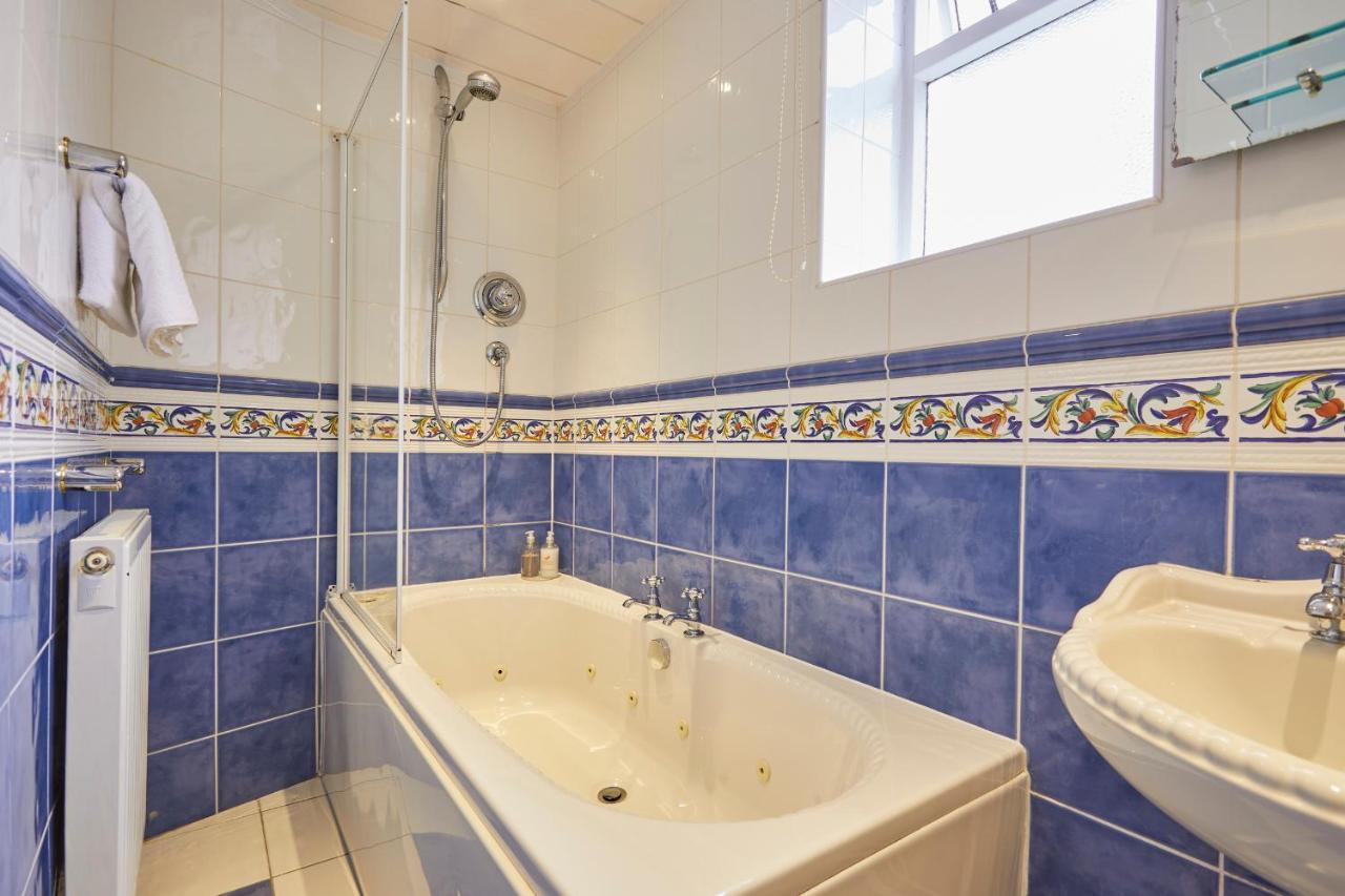 Superior Double Room Pet Friendly,1658071366:JPEG